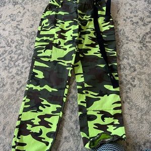 Camo pants  never worn size 2